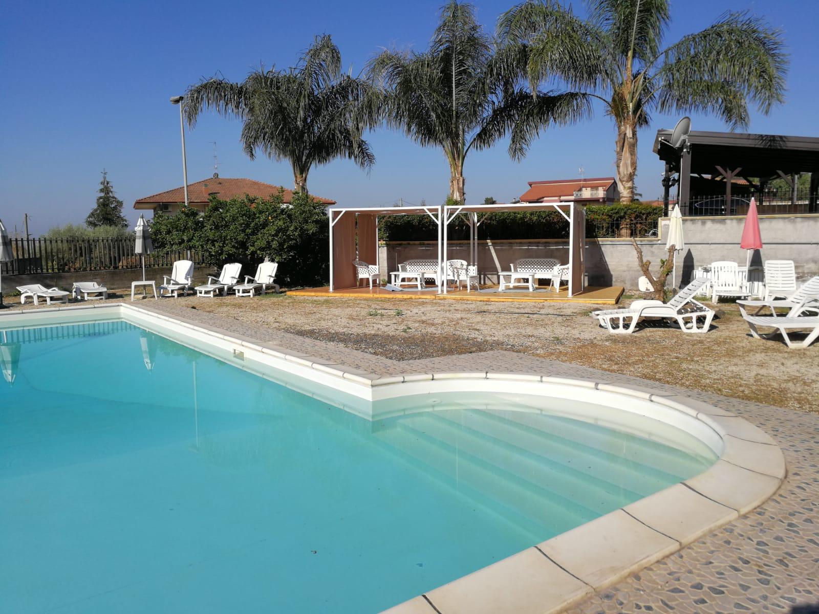 piscina Offerta B&B con piscina sull'etna